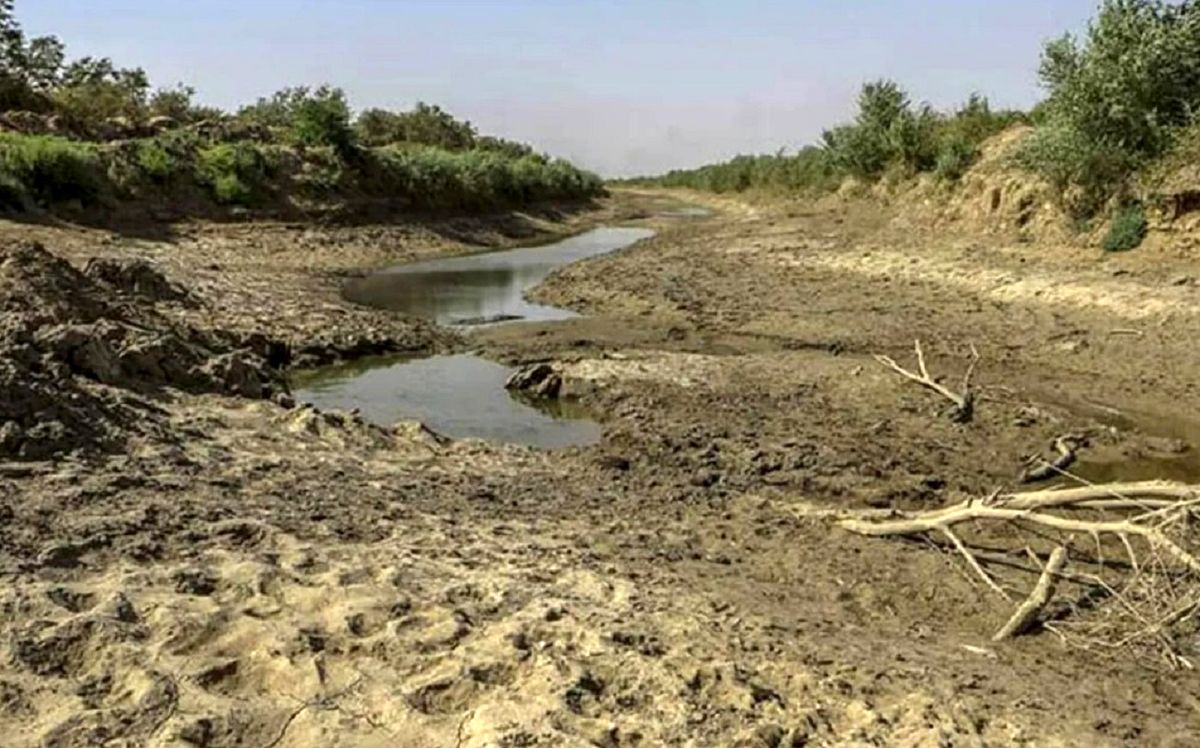 خشک شدن ۲ مخزن هورالعظیم به دلیل گرما؛ ادامه آتش سوزی در بخش عراقی