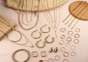 راهنمای جامع خرید دستبند، زنجیر و حلقه طلا: نکات مهم قبل از خرید
