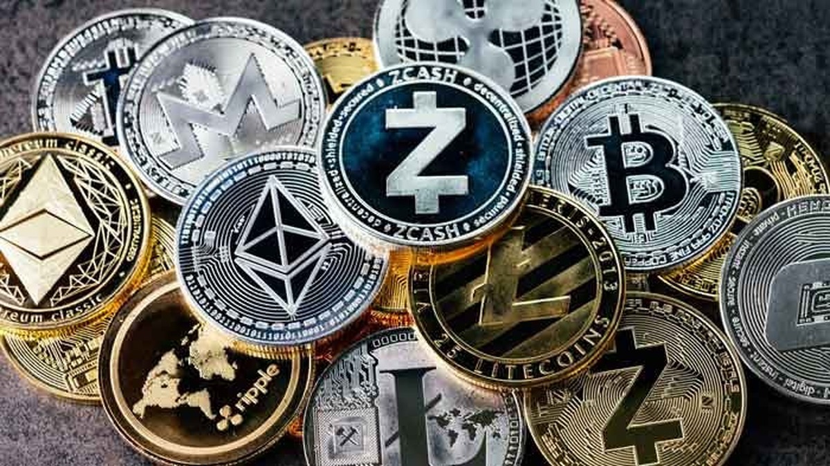 قیمت ارز‌های دیجیتال امروز یکشنبه ۲۳ آذر ۱۴۰۴ / بیت‌کوین و اتریوم در مسیر نزولی محدود