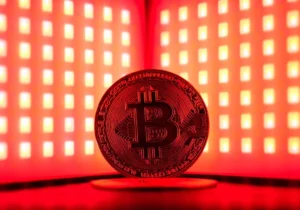 نشانه‌های منفی در ساختار قیمت بیت کوین و فشار بازار مشتقات