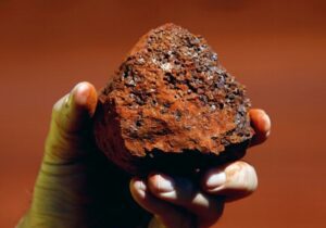 آهن مقاومت ۱۰۰ دلاری را از دست می‌دهد؟/ نقش آفرینی چین در نوسانات قیمت سنگ آهن