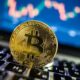 سقوط آزاد بیت‌کوین به زیر ۷۰ هزار دلار/ موج نزولی ادامه دارد؟