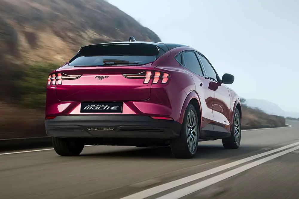 سرمایهگذاران مجذوب بازار خودرو دستدوم آمریکا 2025-Ford-Mustang-Mach-E-Premium-Molten-Magenta-RR34