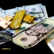 قیمت دلار زیر سایه سیگنال بنزین/ کدام بازار سرمایه‌گذاران را غافلگیر کرد؟