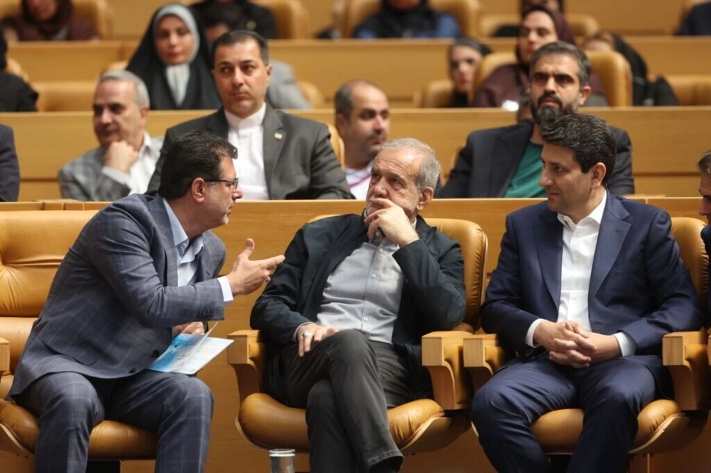 بازدید رئیسجمهوری از جدیدترین دستاوردها و راهکارهای ارتباطی ایرانسل بازدید رئیسجمهوری از جدیدترین دستاوردها و راهکارهای ارتباطی ایرانسل