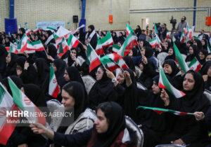 وزیر بهداشت زنگ آغاز سال تحصیلی را نواخت