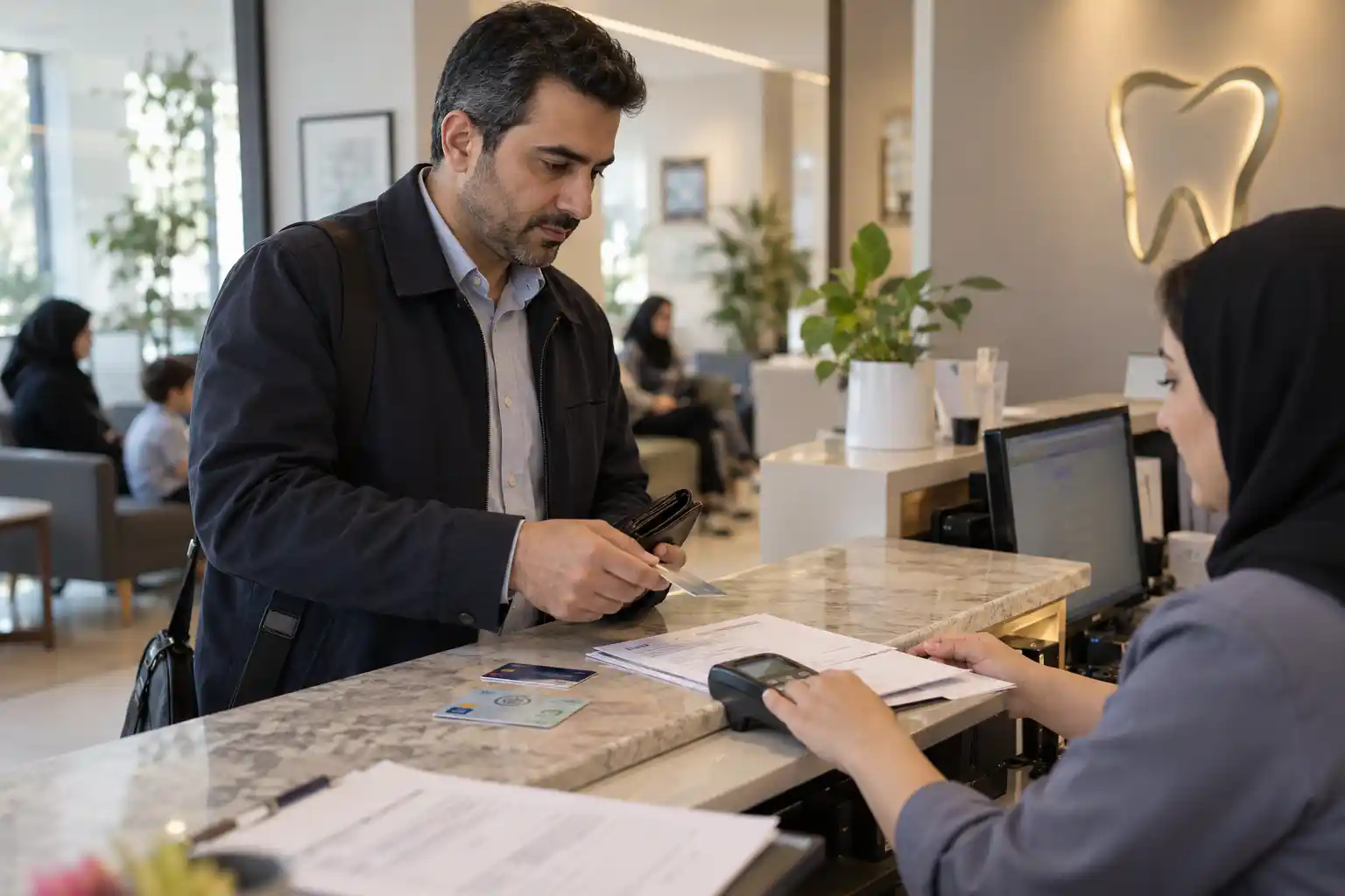 تفاوت دندانپزشکی خصوصی و دولتی؛ مقایسه هزینه و خدمات فرق دندانپزشکی خصوصی و دولتی